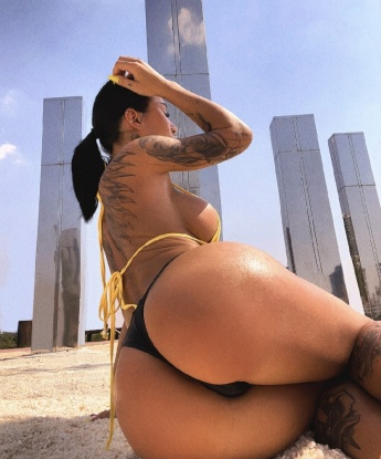 Маленькая и возбуждающая, позволь мне позаботиться о твоих желаниях. Отдохни от повседневности и погрузись в мир страсти, который я создам для тебя. Доступна круглосуточно! 697, 27 лет