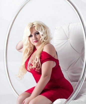 Погрузись в море наслаждений со мной! Нежная, креативная и открытая для экспериментов, я сделаю все, чтобы ты ощутил настоящий огонь страсти. У меня есть горячий арсенал услуг - от массажа до эротического шоу. Позволь мне показать тебе настоящий рай удовольствий! Мои невероятные возможности оставят тебя в восторге! И помни, что я живу в Москве, готова встретиться с тобой в самом сердце Москвы 🌟 Не упусти шанс испытать непревзойденные наслаждения, приезжай! 🌹🔥💫 8724, 39 лет